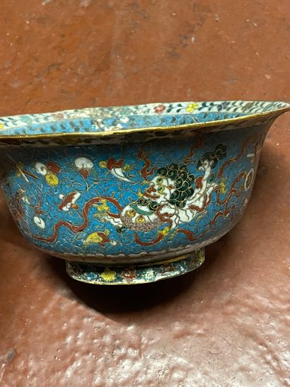 null Cloisonné cup with floral decoration on a blue background, (in the state). China...