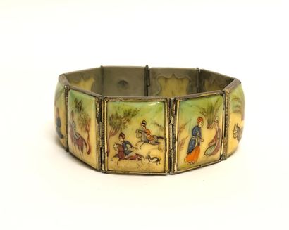 null BRACELET articulated in ivory and metal decorated with animated scenes.