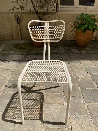 null René MALAVAL (?-1957). Mobilier de jardin comprenant une table carrée, 4 fauteuils...