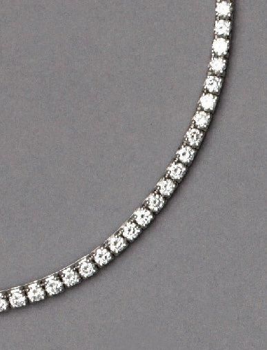 null Bracelet ligne or blanc serti de diamants ronds pour 6,5 Ct env, qualité G/VS2...