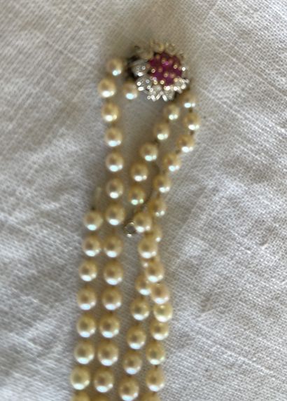 null Collier de perles de culture de deux rangs en chute, fermoir en or blanc 18k(750)...