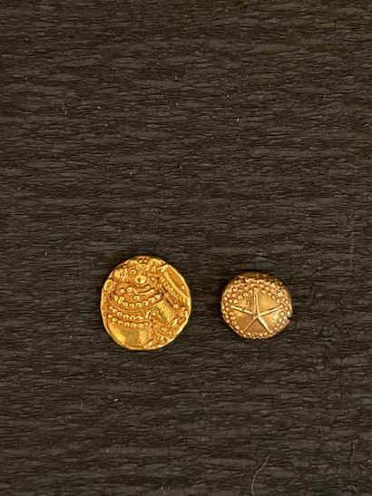 Deux petites monnaies pagodes d’or pour l’Inde...