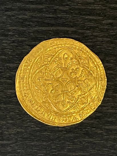 null Gold pavilion. 4,87 g - diameter : 30 mm. The Prince standing frontally holding...