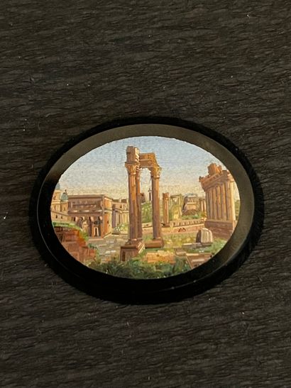 null Oval black glass plate decorated with a micro-mosaic representing the forum....