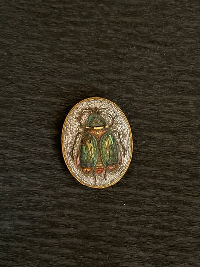 null Oval plate in micro mosaic decorated with a beetle (accidents, missing) in its...
