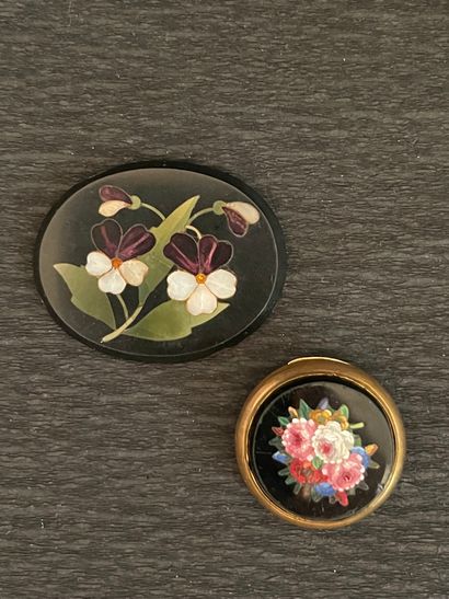 null Lot comprising: a round button in micro-mosaic decorated with a bouquet of peonies...