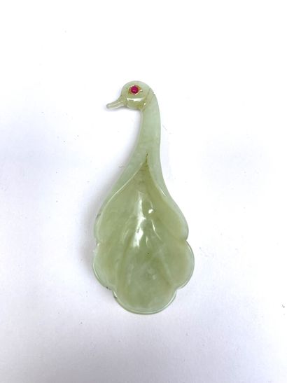 null Rare Mughal style spoon in celadon jade, grip in the shape of a swan's head,...
