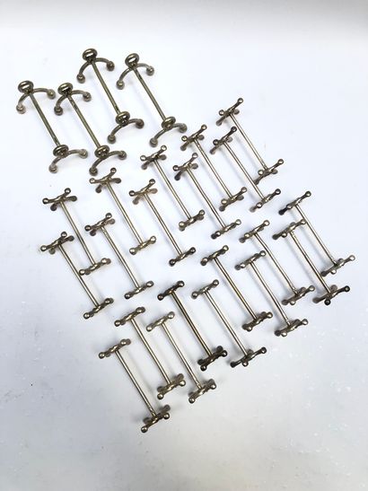 null Set of twenty silver plated knife holders in X shape. Work of CHRISTOFLE. Four...