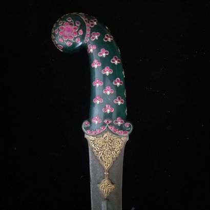 null Important Mughal style Jambiya, handle in the shape of a stick in nephrite green...