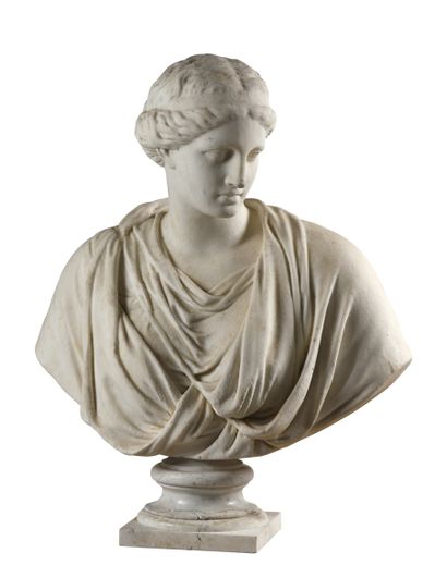 Buste en marbre blanc représentant une femme...