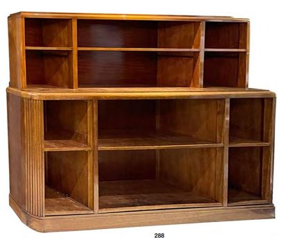 null SUE MARE (19th-20th)

Mahogany and mahogany veneer bookcase with rounded edges,...