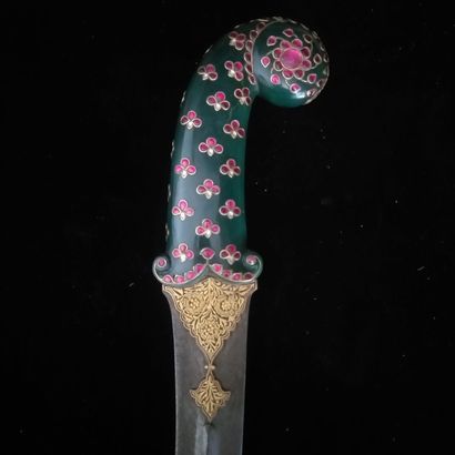 null Important Mughal style Jambiya, handle in the shape of a stick in nephrite green...