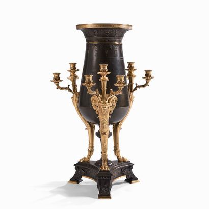 null Centerpiece in bronze with double patina, the baluster shaft with brown patina...