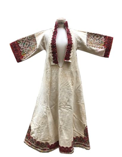 
Robe traditionnelle en coton à décor brodé...