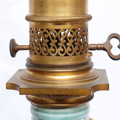 null Théodore DECK (1823-1891). Paire de lampes composées d'un vase à long col en...