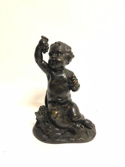 null PAIRE de Putti en bronze, l'un au panier garnis de fleurs, l'autre aux grappes...