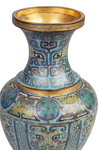 null CHINA, QING DYNASTY (1644-1911)

Cloisonné enamel vase of baluster form resting...