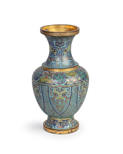 CHINE, DYNASTIE QING (1644-1911)

Vase en...