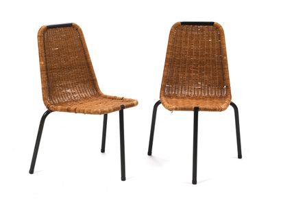null Pair of design chairs, woven wicker seats, tripod base in black lacquered metal....