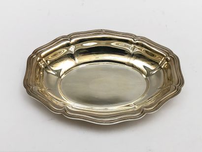 null Oval silver basket of poly-lobed form with nets. Master silversmith Tétard Frères....