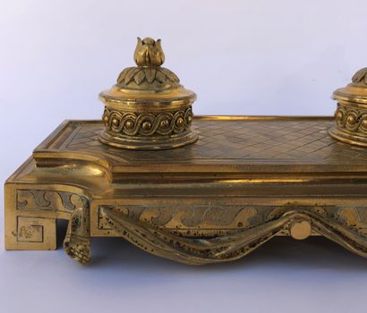 null BOIN-TABURET Paris. Double inkwell in gilt bronze decorated with crosses and...