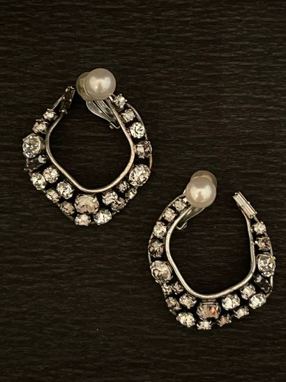 null Philippe FERRANDIS. Pair of clip-on earrings in silver plated metal, rhinestones...