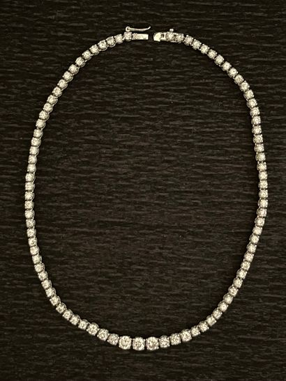 null River necklace made of white stones and silver metal.