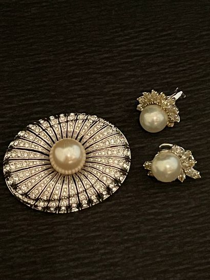 null Lot including: a brooch and a pair of rhinestone and pearl earrings.