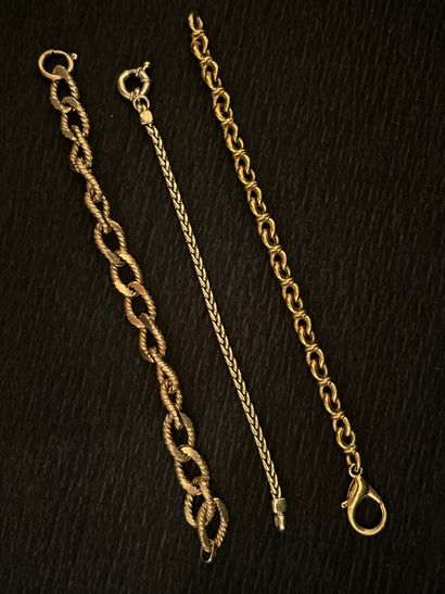 null Lot of three gold metal bracelet with links.