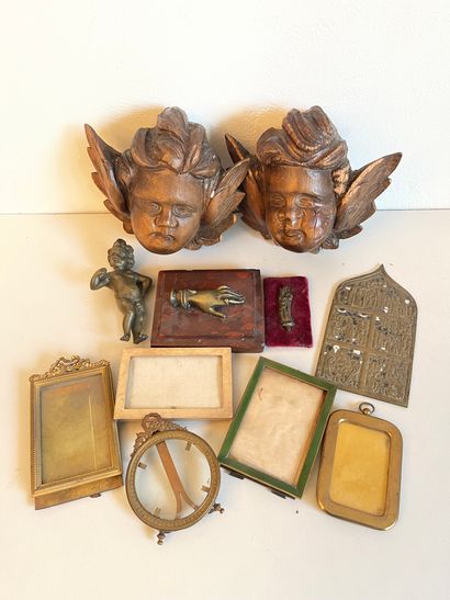 null Lot of trinkets: two carved wood angel heads, reliquary plate, hand; a small...