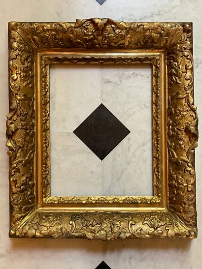 null Carved oak frame (gilded) decorated with acanthus leaves, flowers and spandrels...