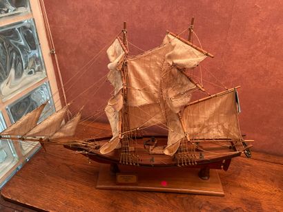 null Maquette de voilier à deux mats en bois, "Ouragan 1830". Travail moderne. Hauteur:...