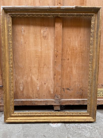 null Large gilded wood and stucco frame decorated with a leafy frieze. (accidents...