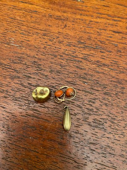 null Small lot comprising: dental gold, yellow gold charm, pair of sleepers and coral....