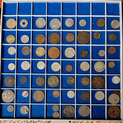 null Lot of various coins. Some volumes on numismatics are attached (3 boxes)