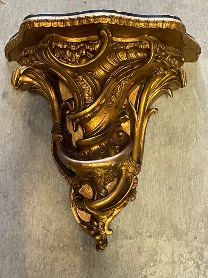 null Small console in gilded wood of rocaille style. 43 x 42 x 20 cm (small acci...