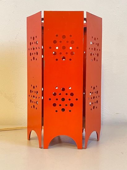 null Hexagonal lamp in lacquered orange metal. Years 70. ht: 22 cm