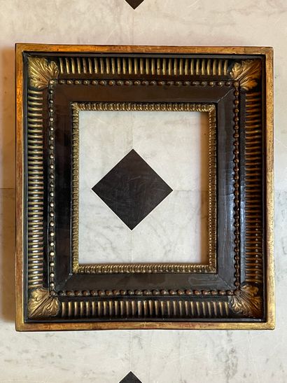 null NOT VENUE. Black and gold carved wood frame decorated with acanthus leaves,...