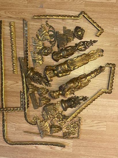 null Lot of bronze elements including baths, sabots, parts of ingot moulds, elements...