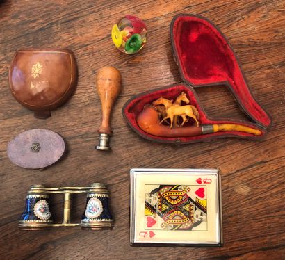 null LOT of trinkets and miscellaneous including a stamp, a paperweight, a leather...