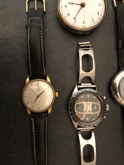null LOT de montres en bracelet ou en poche, récentes ou anciennes, historiques ou...