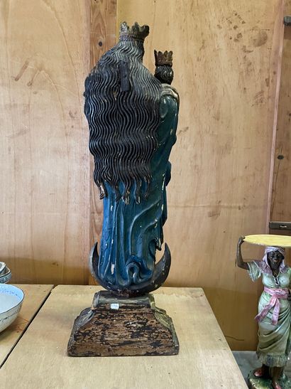 null Sculpture en bois repeint polychrome: Vierge à l'enfant (accidents, manques)....