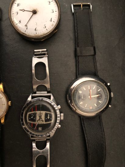 null LOT de montres en bracelet ou en poche, récentes ou anciennes, historiques ou...