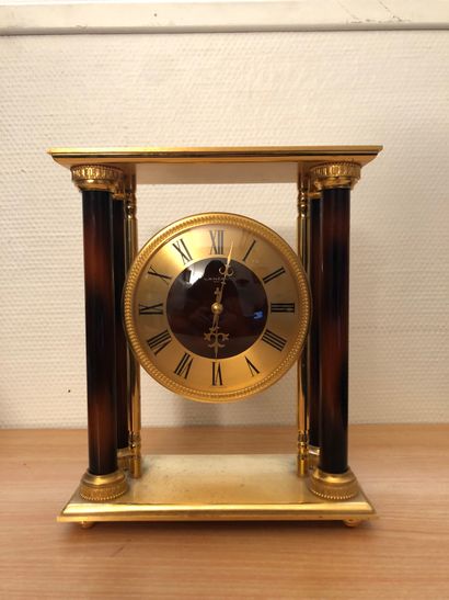 null LANCEL. Clock in gilded metal with columns in a tortoiseshell style.