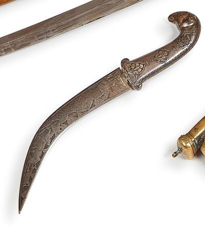 null Daggers of the Djambya Indies. Metal handle chiseled in the shape of an animal...