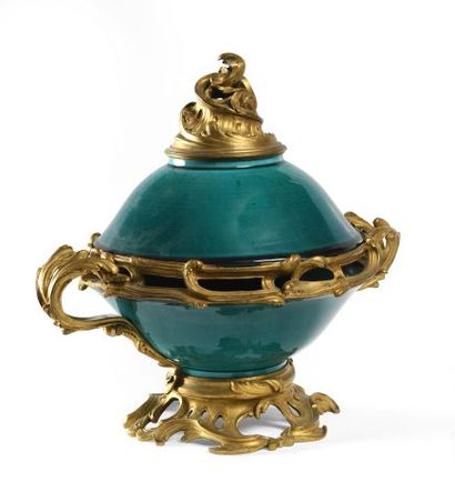 null Brûle-parfum en faïence turquoise inspirée de la Chine, belle monture de bronze...