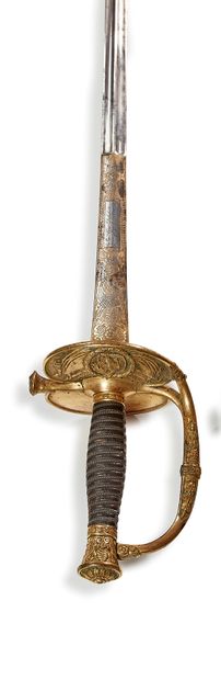 Épée d’officier type 1817 à ciselures. Fusée...