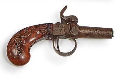 null Small pistol with trunk with percussion. Round barrel, out of damas, with forced...