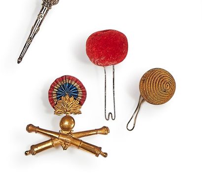 null Patterns and cockade for artillery officer's kepi IIIrd Republic. 
-Ball pompom...