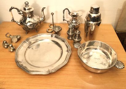 null Lot of silver plated metal including: dish, shaker, salt and pepper shakers,...